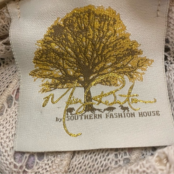 Missy Robertson Crochet Knit Top Size Large Embroidered Cross Wearable Art - Picture 7 of 11